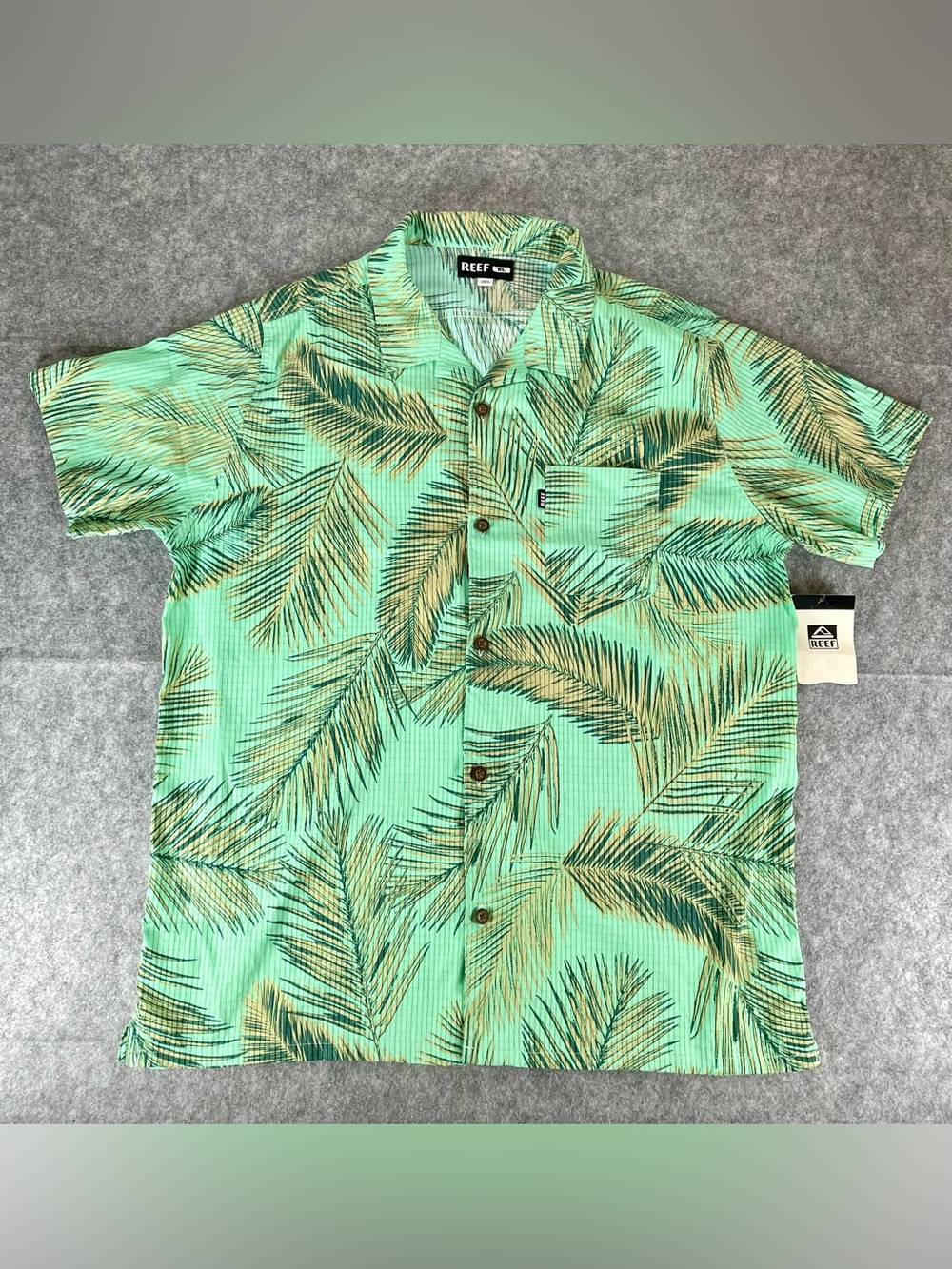 REEF Button Up Shirt Mens Size XL Short Sleeve Green Tropical Palm Hawaiian NWT